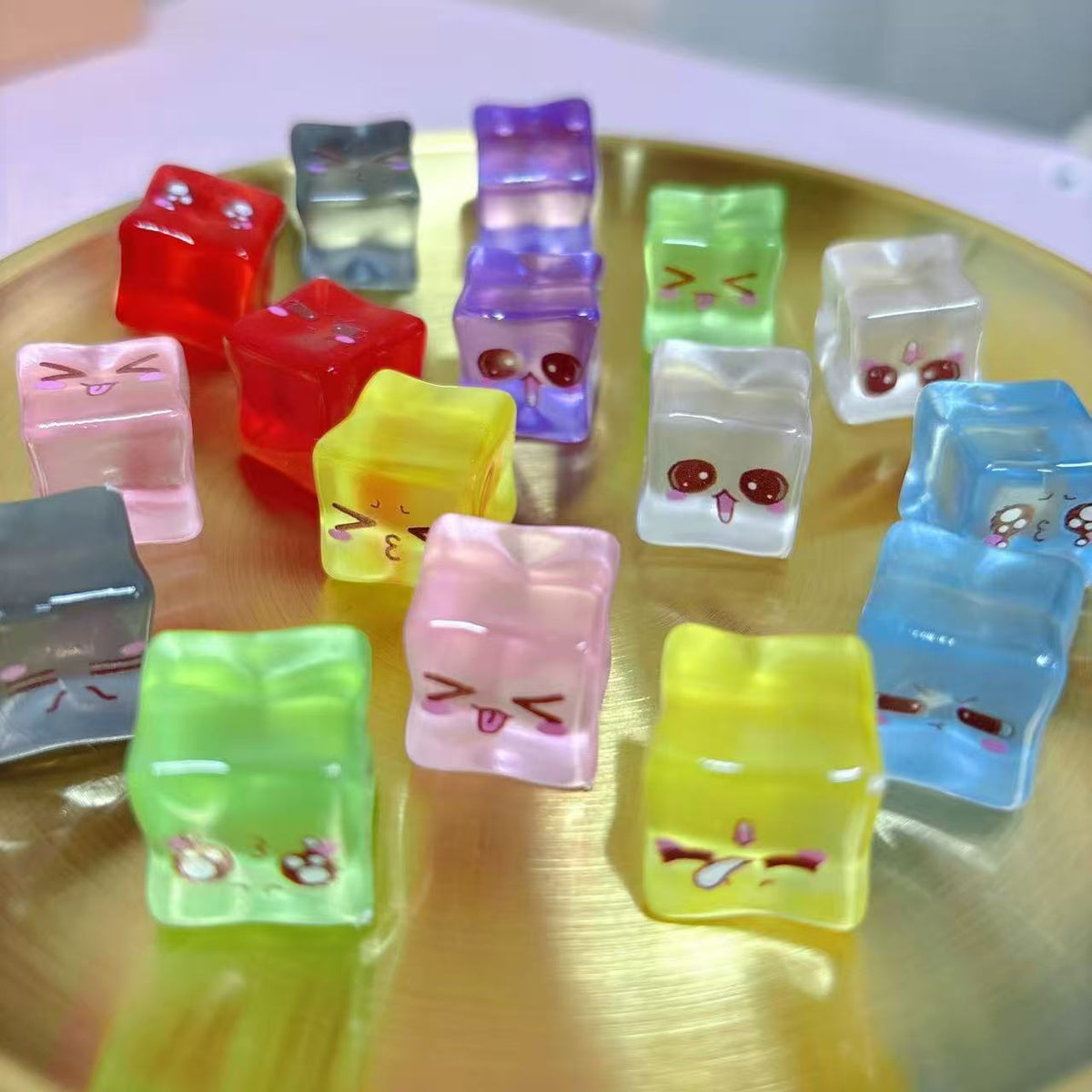 A70 Glow-in-the-dark DIY ice cubes